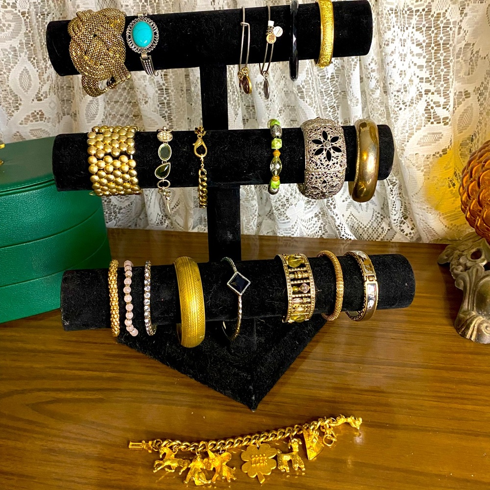 Mixed Bracelet lot. Mostly metal…a couple are cute plastic bracelets.